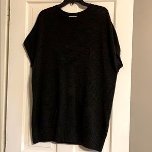 Short sleeve sweater